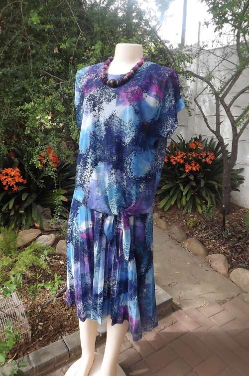 Amazing Nuwelle by Rosecraft size 38/14 vintage dress in medley of blue and pink.Dropped waist.