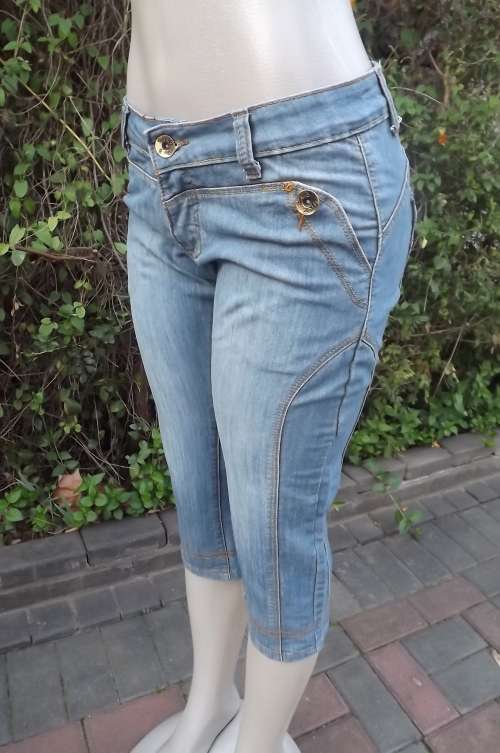 Super sexy Miss Eva cropped jeans.Size 32/8.Low rise.USA design.See scans for unique styling