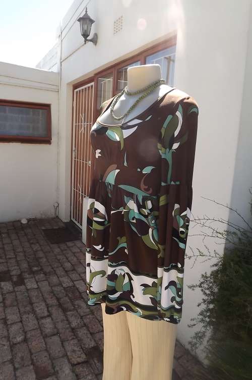 Brown Patterned Top/Short Dress with Cheerful Border around seam & long sleeves-size 10/34-good cond