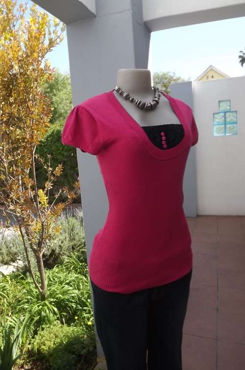 Hot pink knitted RT top with capped sleeves.Size 34/10.With low rounded neckline and black inlay