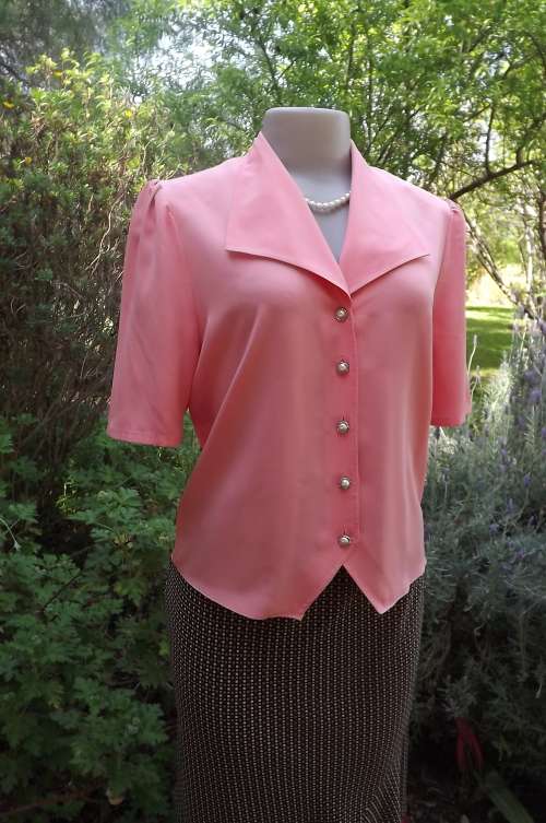 Adorable peach cropped short sleeve cool summer jacket by Woolworths size 34/10.New condition
