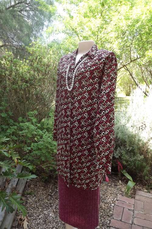 Very,very long graphic printed Woolworths long sleeve blouse.Size 42/18.Slitted sides.Button down