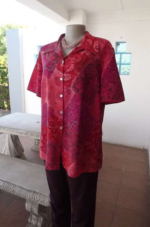 Beautiful paisley patterned short sleeve top in pink,red and purple.Size 40/16 by FRICK. As new