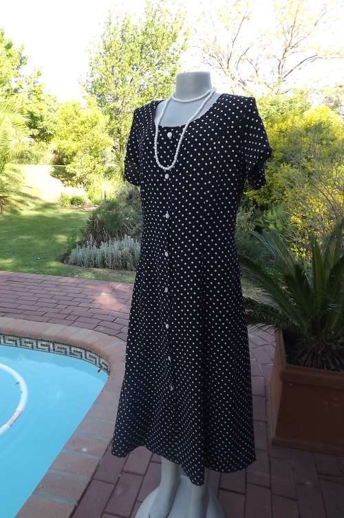 Monochrome polkadot dress in princess style.Size 44/20.Button decoration on front.