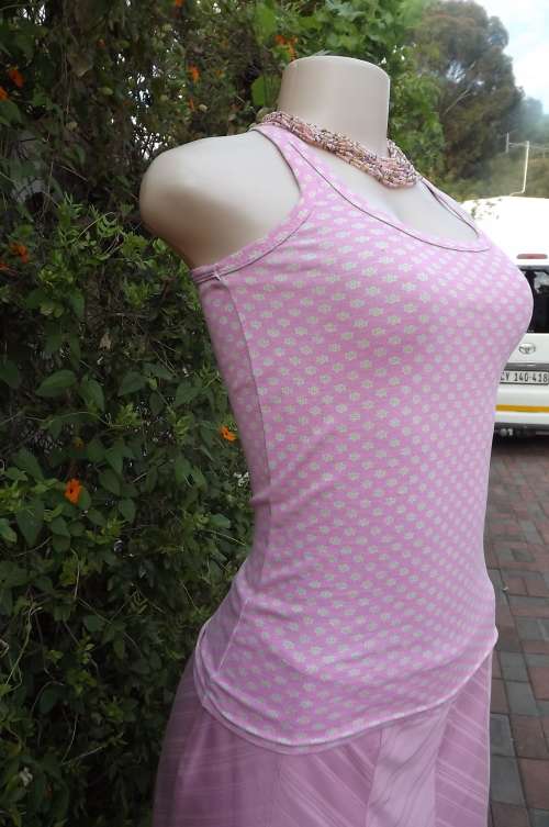 Pink patterned vest type stretch cotton top.Size 30/6 or 32 tight fit.New-never worn