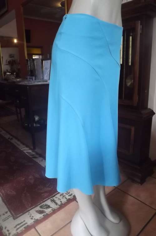 Skyblue midi skirt in diagonal panels on front.In size 34/10 by PRIMA STYLE.No waistband.