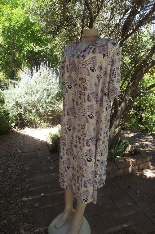 Easy to wear through over boutique made dress in size 52/28.In beige with purple and brown