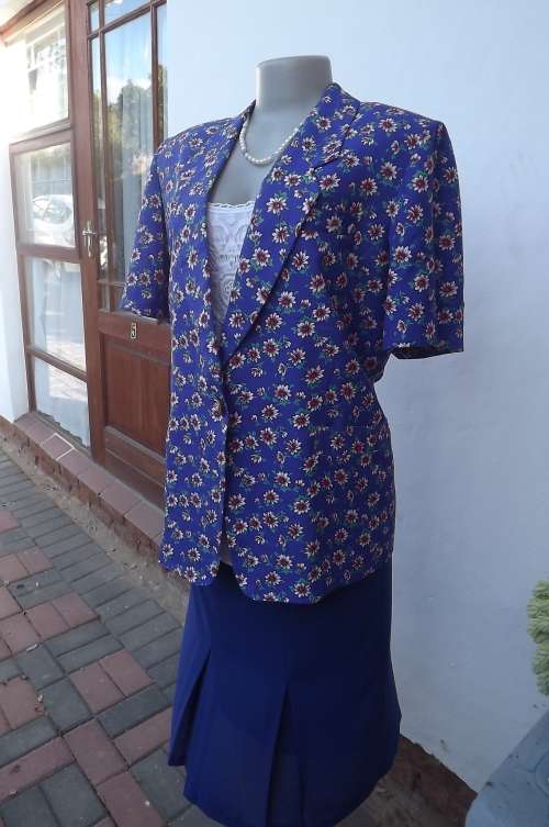 Royal blue jacket with 1 button on front.Size 42/18.In wash + wear polyester.As new