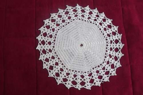 White round doily crochet in thin yarn and tiny stitches.Diameter 22cm. Excellent condition