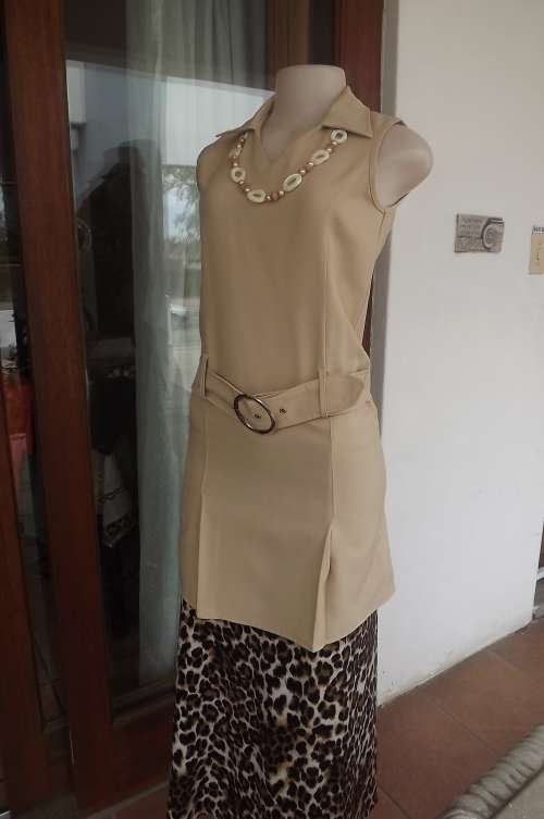 Beige short dress/long top in size 30/6 V neck with collar.Band on front hipline with buckle.