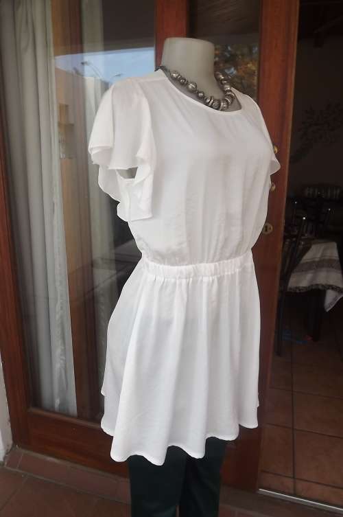 High fashion white silky poly satin long top from Korea.Size 35/11.Elasticated middle.Never used