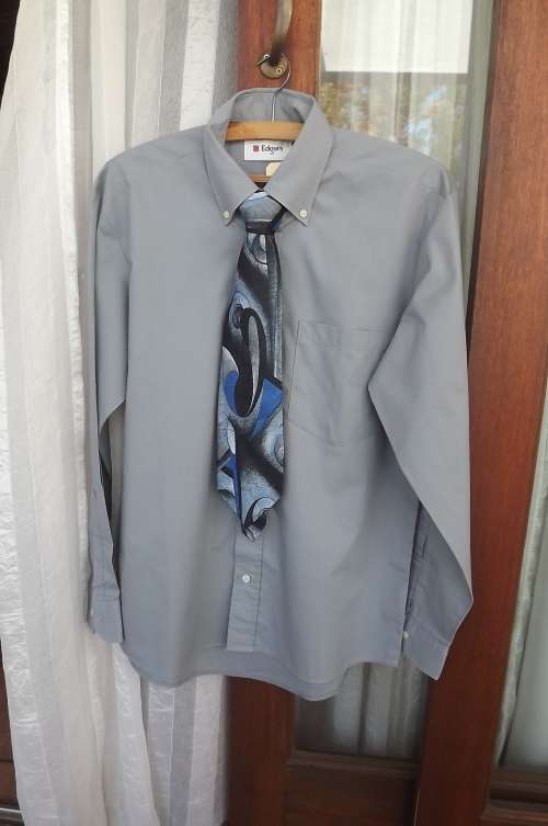 As new men's grey long sleeve shirt by EDGARS size M. Chest 105cm PIERRE CARDIN tie