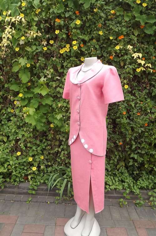 2 Piece Apricot Colour Skirt Suit in size 10/34 made by Boutique - good condition