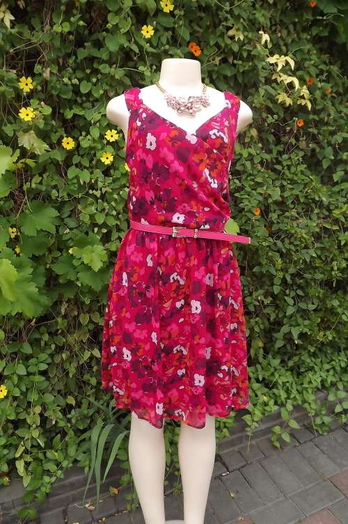 Lovely textured pink and red floral patterned sheer polyester dress.Size 36/12.As new