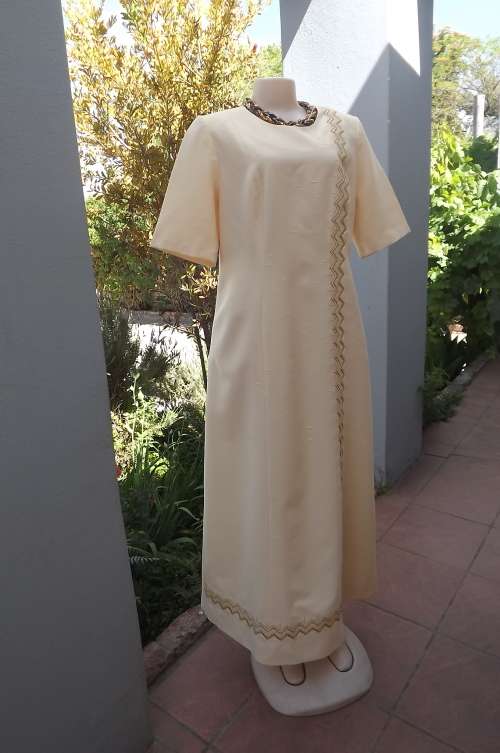 Formal RAMELLE dress in vanilla colour. Floor length.Gilded embroidery on left side.Size 44/20