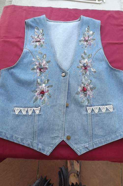A piece of art! Stunning 100% cotton denim waistcoat with button down front.Size 38/14.New item