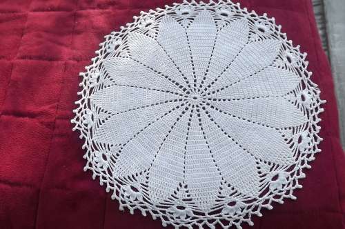 Doily crocheted in cotton yarn with beautiful edging.Diameter 27.5cm.As new