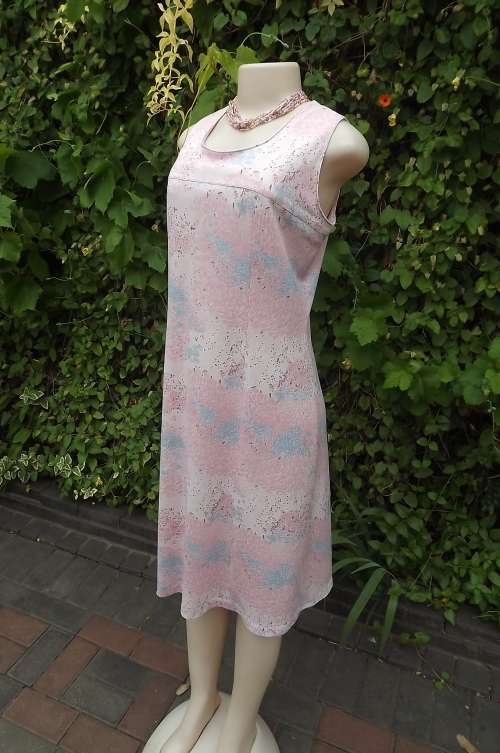 Cheerful summer dress in tasteful pink and blue pastle colour print.size 38/14 by JULIE WHYTE.