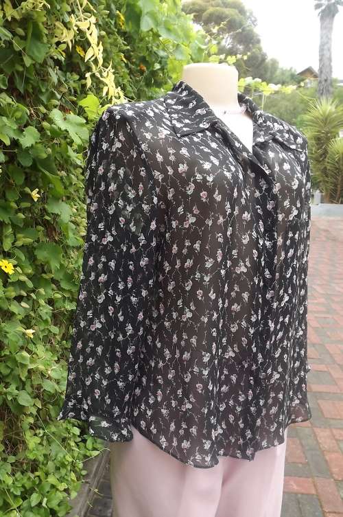 Black sheer polyester blouse with tiny pink and blue roses.Button with collar.Size 42/18 by SMILEY.