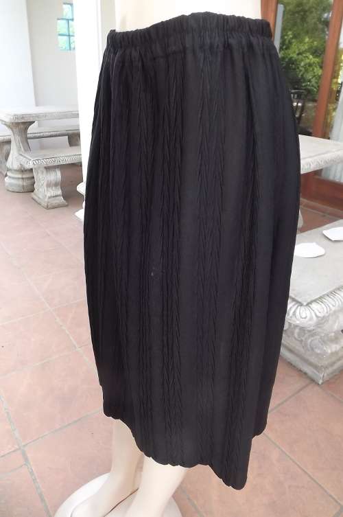 Smart easy to wear black vintage skirt.Size 38/14.Textured polyester with a vertical creased pattern