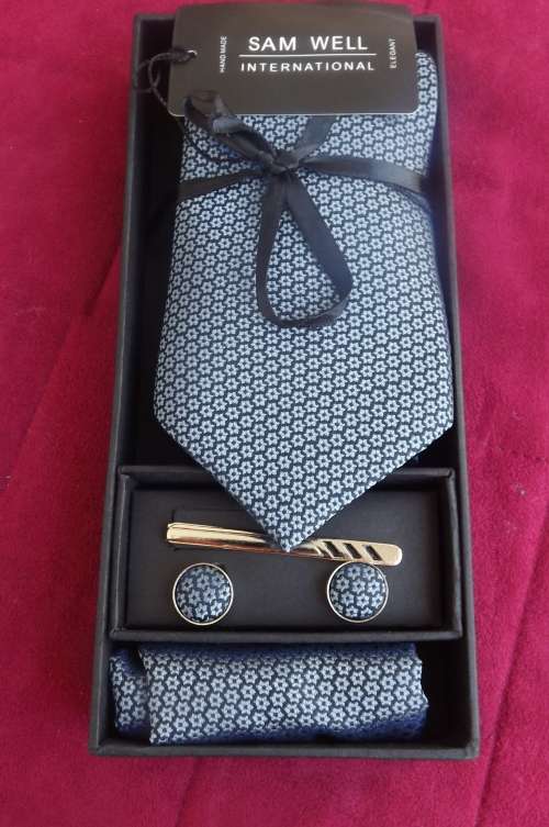 Smart 5 piece tie set by SAM WELL.Handmade in 100% silk.New