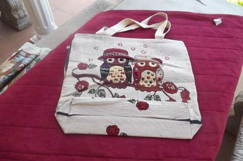 Stunning owl bag! beige 100% cotton.two coloutful dressed up owls on branch.Zip up.Size 46 x 43cm