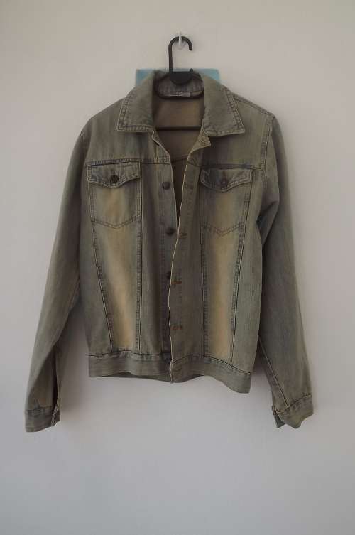 Fabulous men's light bleach look denim jacket from THE TREND TEAM. In 100% cotton.Size M