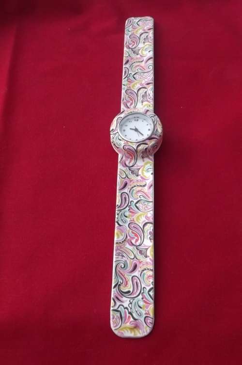 Pretty fashionable rubber floral watch for young girl.Quarts. Working