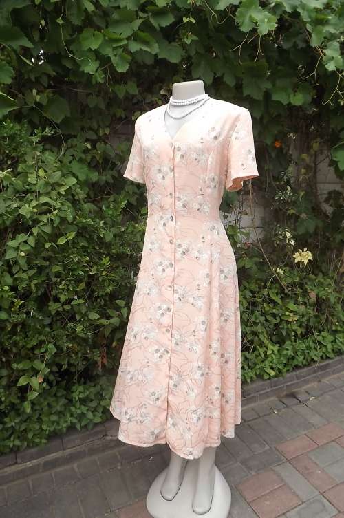 Adorable peach colour button down princess style dress.Size 36/12 by RACHEL.New condition