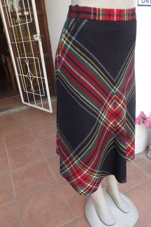 Tartan check a line fully lined skirt.Size 36/12 by GENERATION THREE 35% wool.New condition