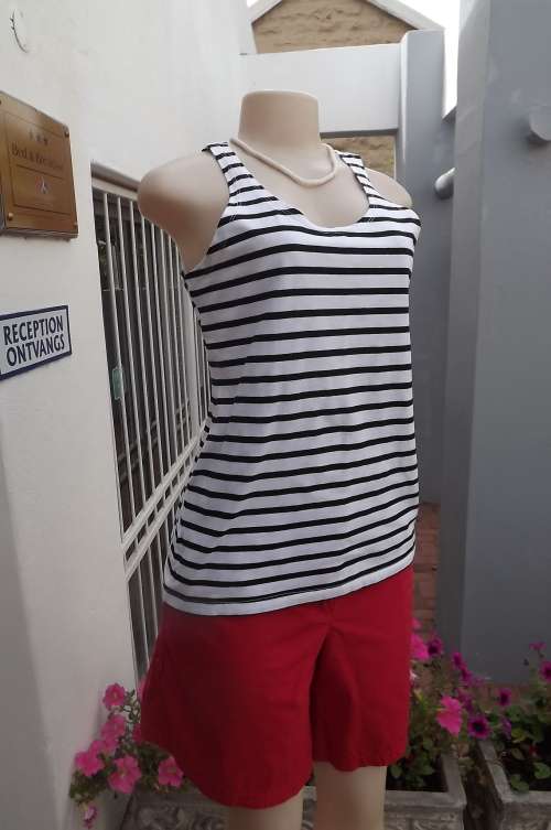 Black + white ROXY casual vest type top in polycotton stretch.Size 36/12.With horizontal stripes.