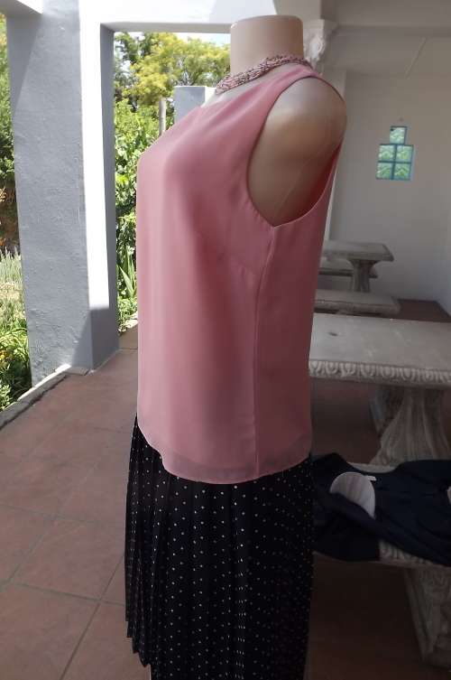 Charming pink sleeveless 2 layer 100% polyester top by WOOLWORTHS size 34/10.