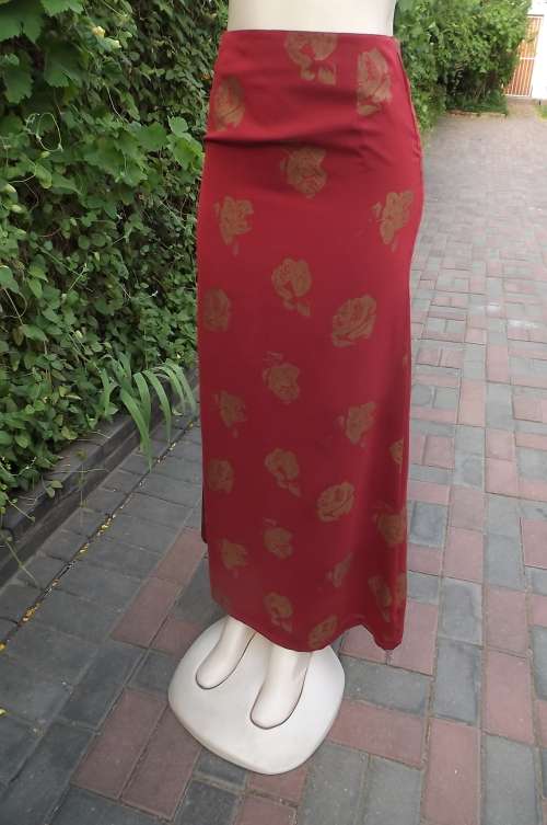 Maxi boutique made fully lined skirt. Brick colour with gold colour scattered roses.Size 32/8