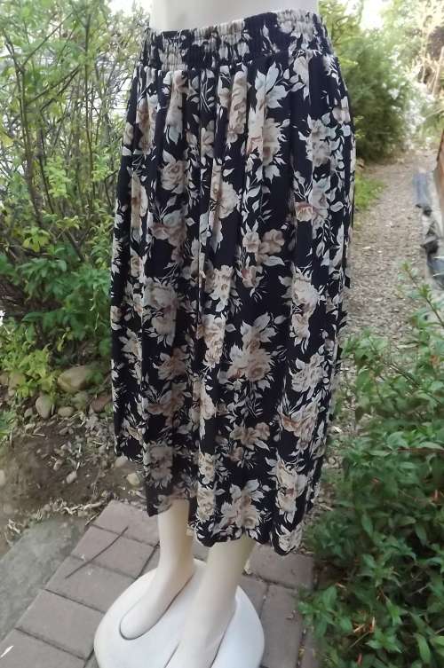 Permanent pleated navy with beige and mint green floral pattern.Size 46/22 by WOOLWORTHS