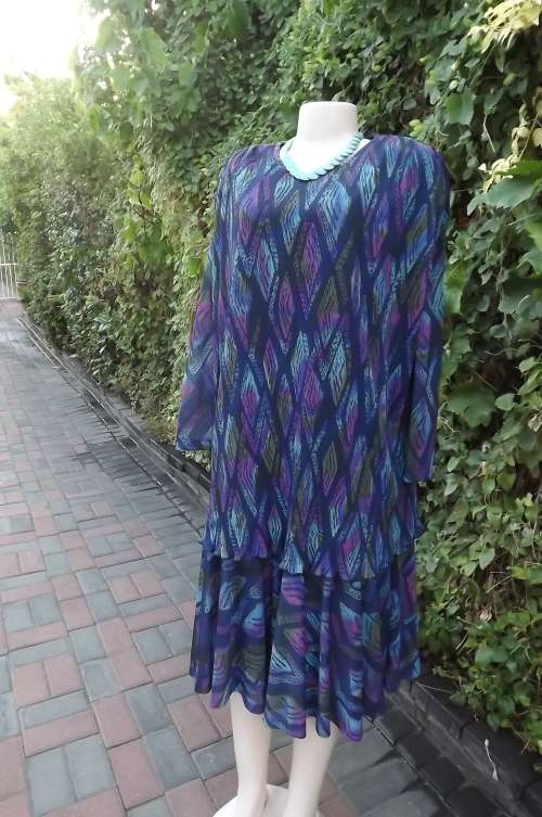 As new vintage dress in size 40/16 by MISS LYNN by MANHATTAN.In beautiful jewel colours.