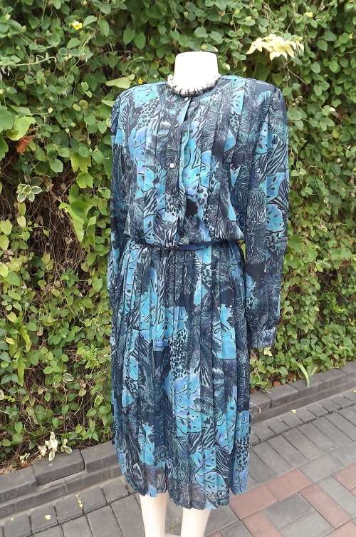 Blue and purple vintage silky polyester in power print.Size 42/18 by Miss Lynn Manhattan