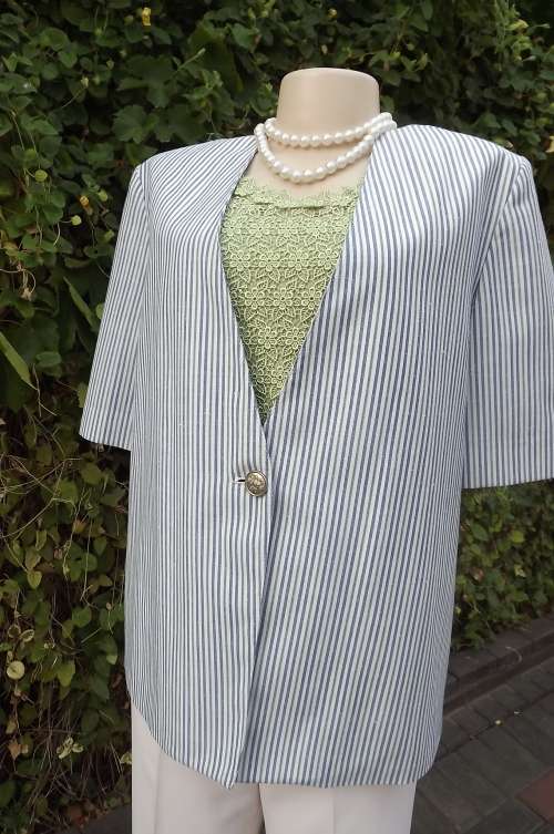 Amazing collarless jacket by PRINGLE of Scotland.Size 34/10.Fully lined. Blue and white striped