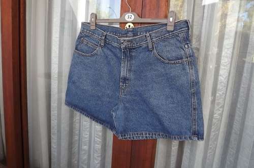 Men's denim short leg shorts in 100% cotton by WOOLWORTHS size 38/97cm waist.As new