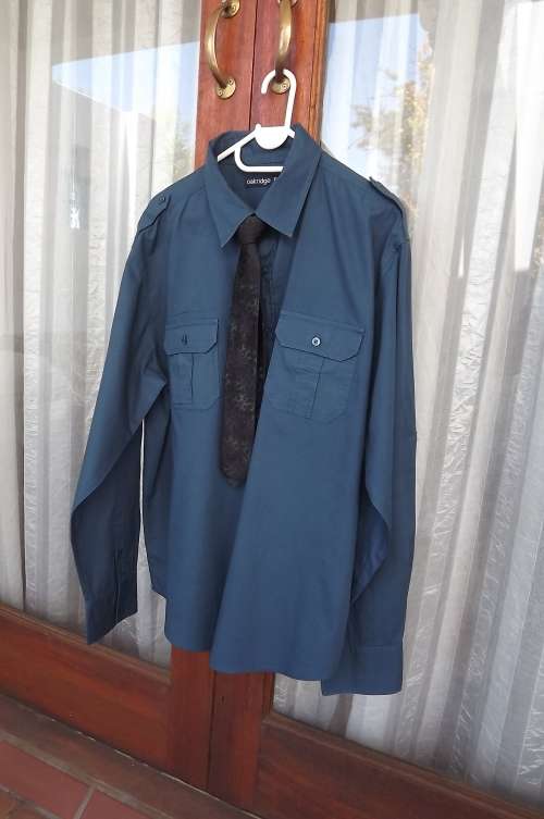 Fashionable dark jade colour 100% cotton long sleeve shirt by OAKRIDGE size XL with narrow tie