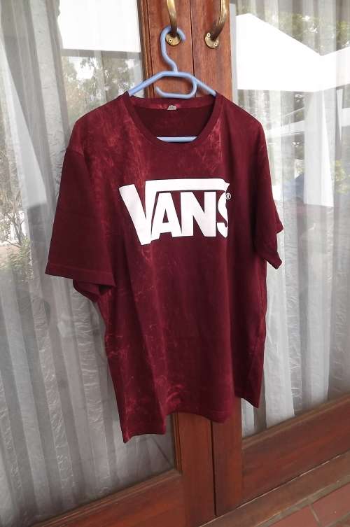 Burgundy colour VAN'S t-shirt with tie-dye look.Size L 100% cotton.Made in Thailand.As new