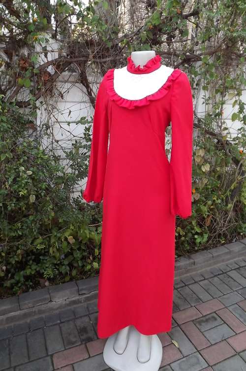 Cherry red long vintage dress in size 34/10 by TEEN TREND.High frilled neckline.Good condition