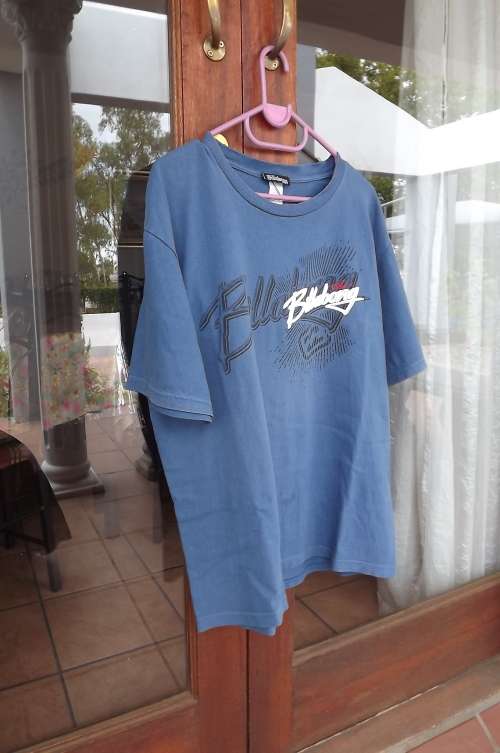 Steeleblue used BILLABONG t-shirt in size XL.Made in Thailand.Still fine for everyday wear.
