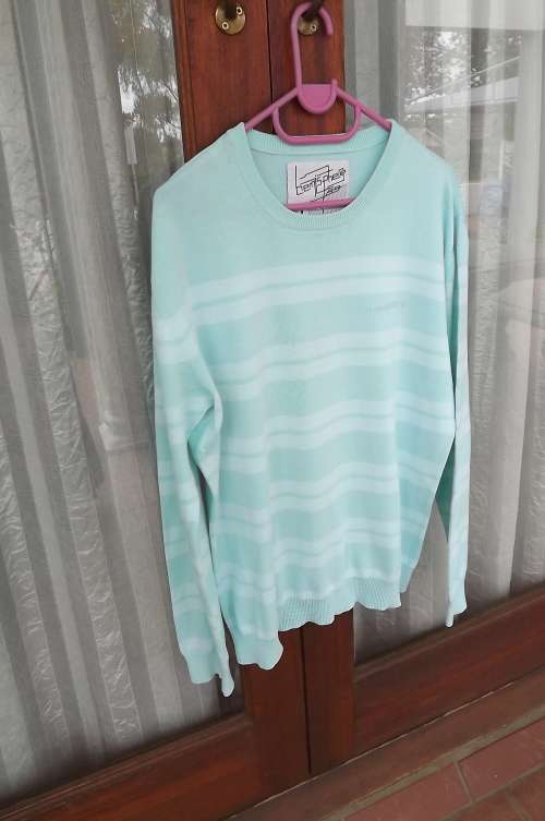 Pastel green HEMISPHERE men's long sleeve pull over.Size Large with horizontal lines.