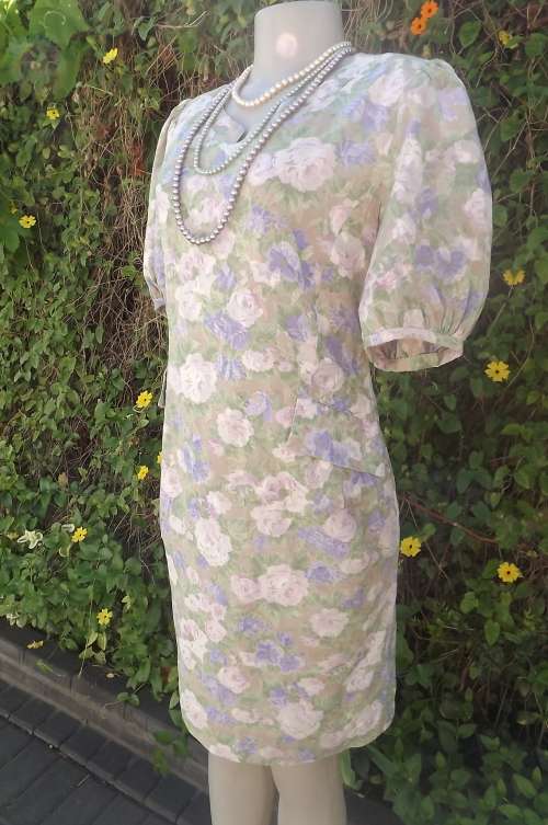 Stunning vintage dress size 36/12 from ASIA.Thin cotton lining.New condition.