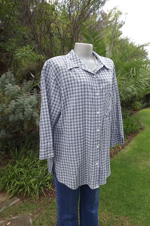 Casual seersucker bubble fabric blue check ladies shirt.Size 44/20.As new