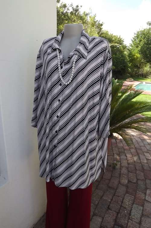 DONNA-CLAIRE 100% rayon blouse size 52/28 white with black and red diagonal stripes