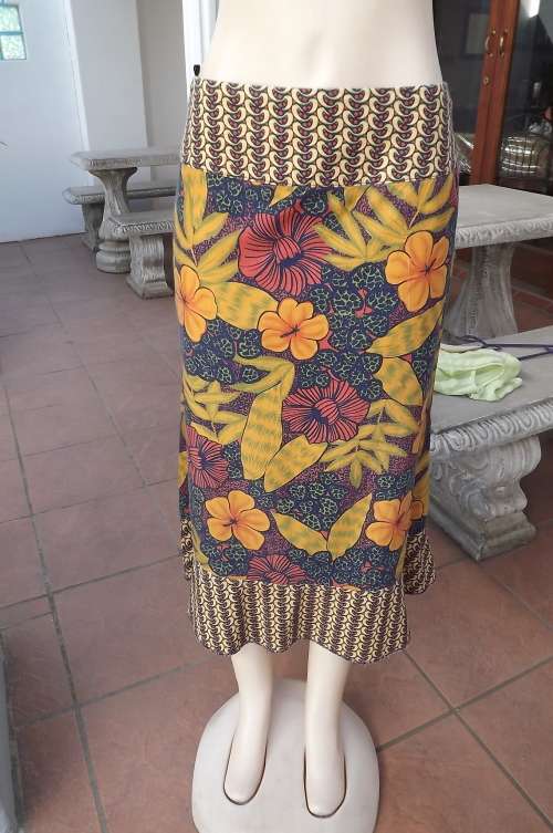 Striking bold patterned autumn colour skirt by FASHION EXPRESS size 34/10.In 100% cotton