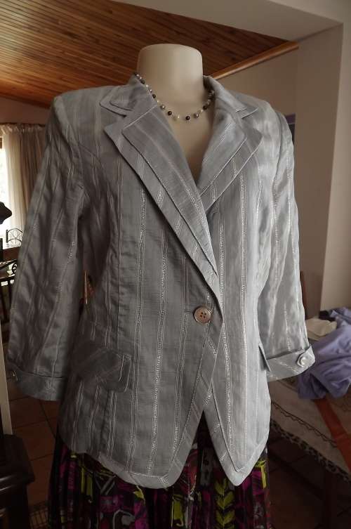 Amazing silvergrey jacket with silver stripe.Size 36/12 by ANTHEM STYLE Japan.New condition