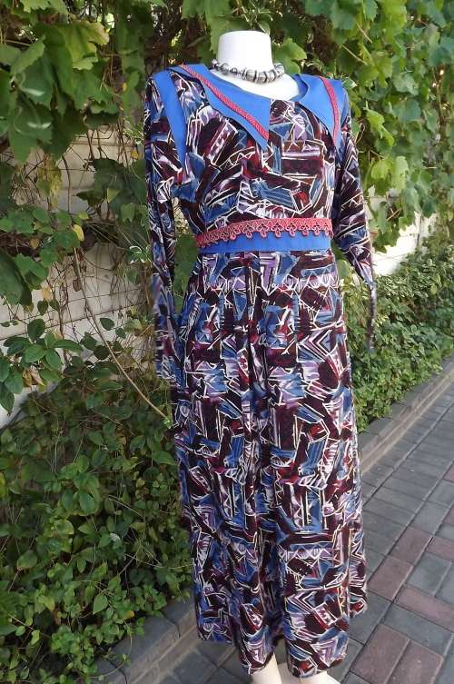Eyecatching maxi dress in blue and brown and purple geographic pattern.Size 40/16.As new