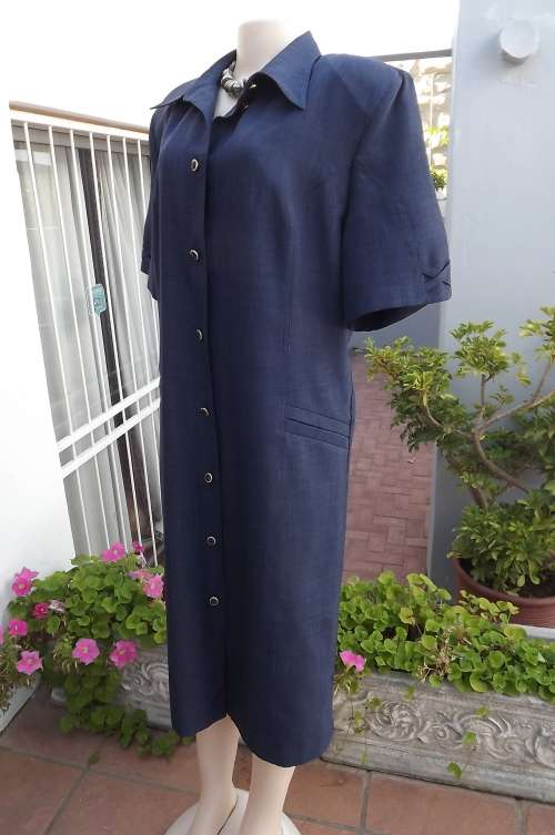 High quality navy sheath dress,fully lined by SENSIAL.Size 42/18.Button down front with shirt collar